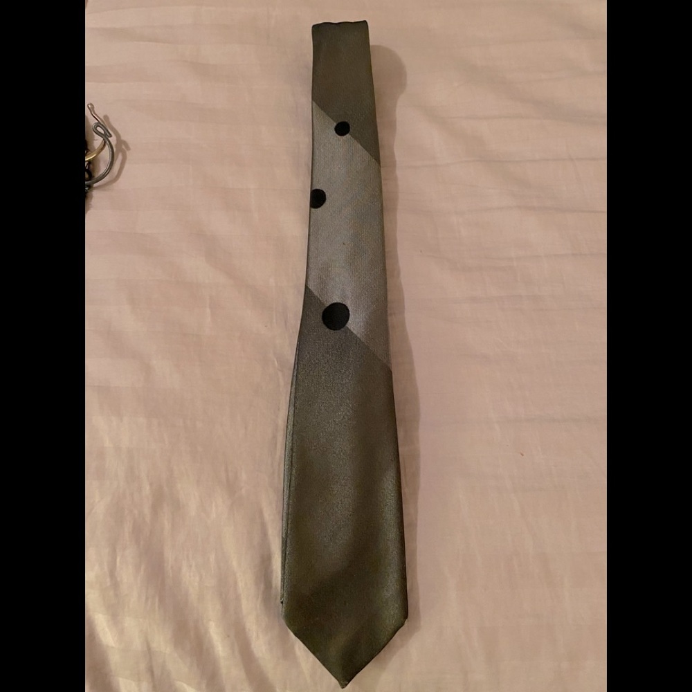 Vintage Men’s Tie cool, goes with everything.